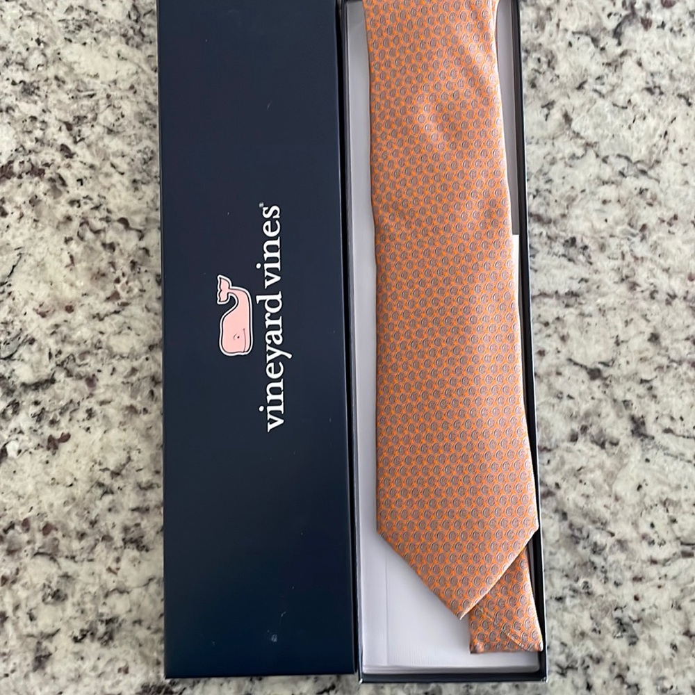 Vineyard Vines Tie - orange and light blue “e” design